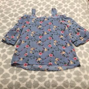 A beautiful shirt from the brand hearts monteau.